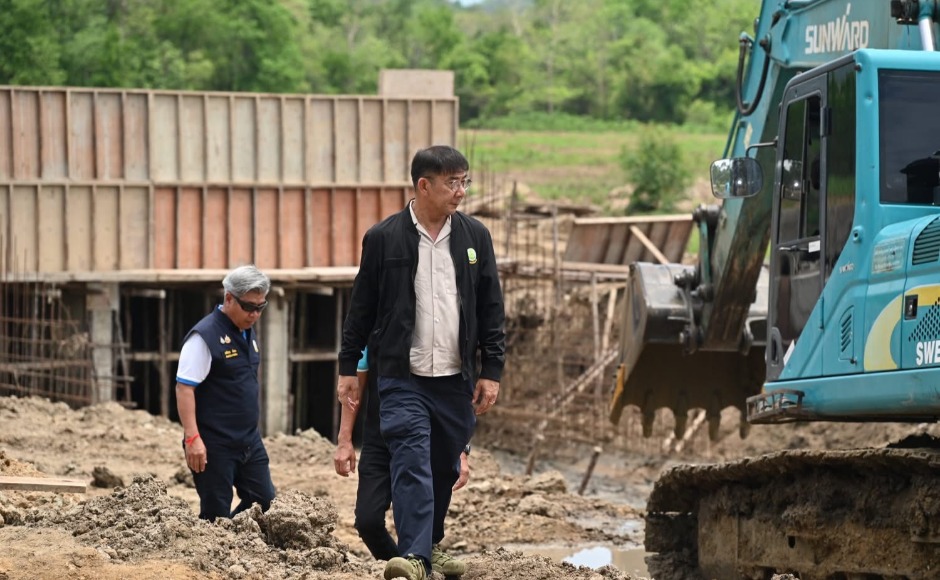 สำนักเครื่องจักรกล สนับสนุนเครื่องจักร ขุดลอก คบ.พระยาบรรลือ พร้อมติดตามความคืบหน้า